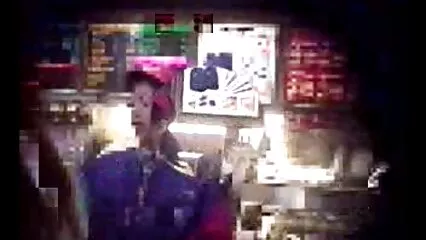 Bruja sexy seduce a dos chicos para tener sexo fresco con ella pilladas caseras follando