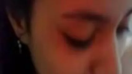 Una morena de parejas cojiendo videos caseros Grandes Tetas es difícil de asustar incluso a la polla más grande