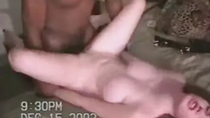 La polla de un hombre en el culo llevó a una mujer porno caseras maduras rusa al orgasmo.