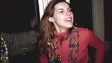 El problema de cabello oscuro ama sus videos caseros de mujeres borrachas tetas, a las que es el esperma