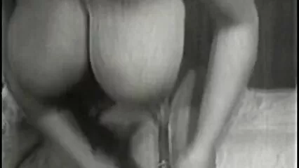 Morena rusa con dos trenzas recibe una polla jovenes follando videos caseros en su culo apretado