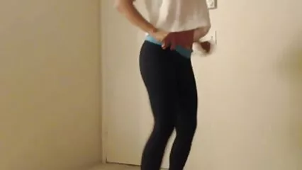 Morena tetona rusa hermosa videos caseros de jovenes follando follando con un beso en una silla y se corre