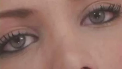 Chica rusa de rostro hermoso traga profundamente la polla y la entrega por videos pornos caseros de tias el culo de una rubia