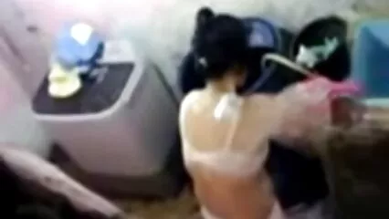 un beso en videos caseros de parejas cojiendo la mejilla de un hombre