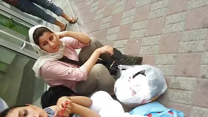 Estimulación del ano de la niña durante las relaciones sexuales en lo profundo del miembro del coño xxx casero rubias