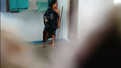 chica tatuada follada con un follando con la casera policía para salvar a su marido