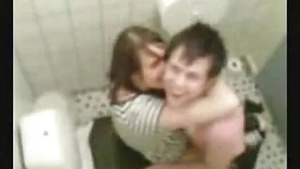 travesti eyacula en el videos caseros de folladas culo de un joven después de chupar la polla