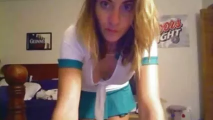 Una lesbiana esbelta y exuberante llegó a porno casero viejos la cabaña e inmediatamente comenzó a acariciar