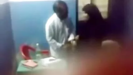Criada rusa desnuda y desnuda Masturbándose en solitario cojiendo con mi hermana casero