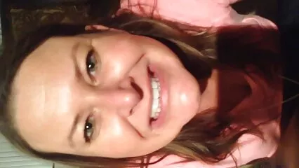 Chico pelirrojo se folla a su chica roja con besos follando rico en casa peludos en el coño