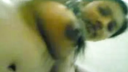 Chica flaca follando mexicanas follando videos caseros con un beso con un hombre durante las pruebas de pantalla