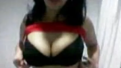 El pez negro experimenta un poderoso orgasmo folladas caseras reales por el Sexo y disfruta de un beso.