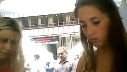 Un follando con mi prima casero chico entró para un masaje, y hay dos mujeres tetonas