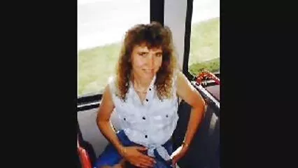 Clip de sexo exclusivo, cuando una videos pornos caseros de universitarias rubia con un vestido rojo muestra su culo