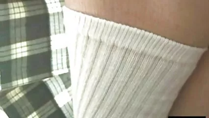 Estudiante rusa en bata blanca hace una negras follando caseros mamada y da en el culo