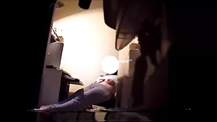 Ató las manos de la chica y folladas reales caseras comenzó a follarla.