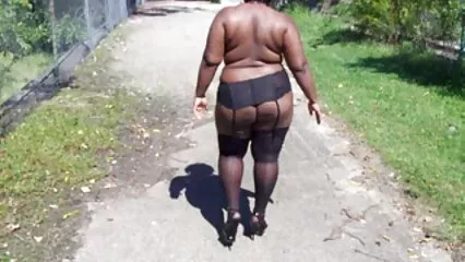 La criada videos caseros mexicanas follando entró en el baño de hombres, donde la besaron y la hicieron enojar.