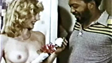 chica trans con formas jugosas Digitación Polla. Video cojiendo con amas de casa porno que contiene Carla Carrillo