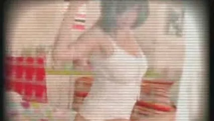 Amante negro pone a una zorra blanca en una polla se folla al casero y se corre.