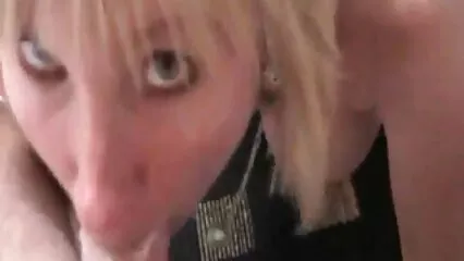 Mujer joven rusa infiel con marido infiel en un follando duro casero apartamento