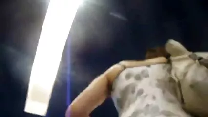 ♪ comer por dinero ♪ ♪ besar a una joven morena follando en la playa casero ♪